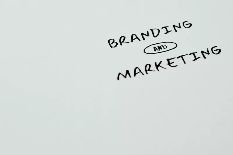 Brand Positioning: Definisi, Manfaat, Jenis Strategi, Contoh