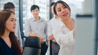 Workshop Adalah: Pengertian, Manfaat, Jenis & Contohnya