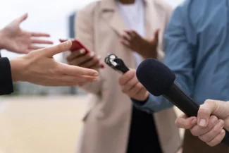 Apa itu Public Relation? Fungsi, Tugas, Tantangan & Contohnya