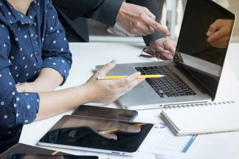 From Insights to Innovation: Integrating MR and UXR for User-Centric Design