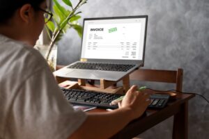 Mengapa Invoice Online Lebih Menguntungkan daripada Invoice di Excel?
