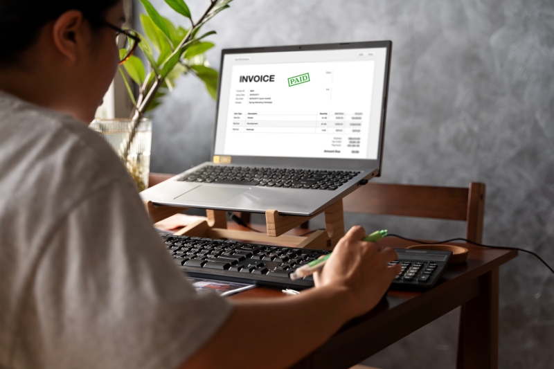 Mengapa Invoice Online Lebih Menguntungkan daripada Invoice di Excel?