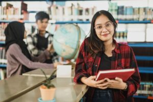 Beralih Profesi dengan Kuliah S2, Apakah Bisa?